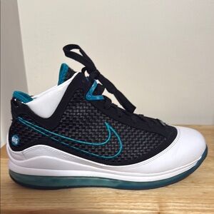 Nike LeBron 7 QS “Red Carpet”